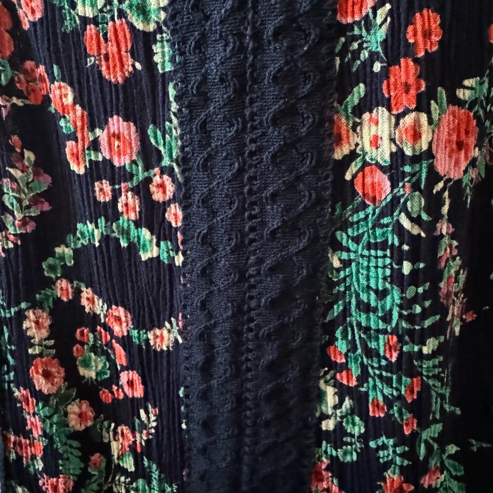 Bila Floral Navy Blue Lace Sleeveless Top Size M - Picture 7 of 11
